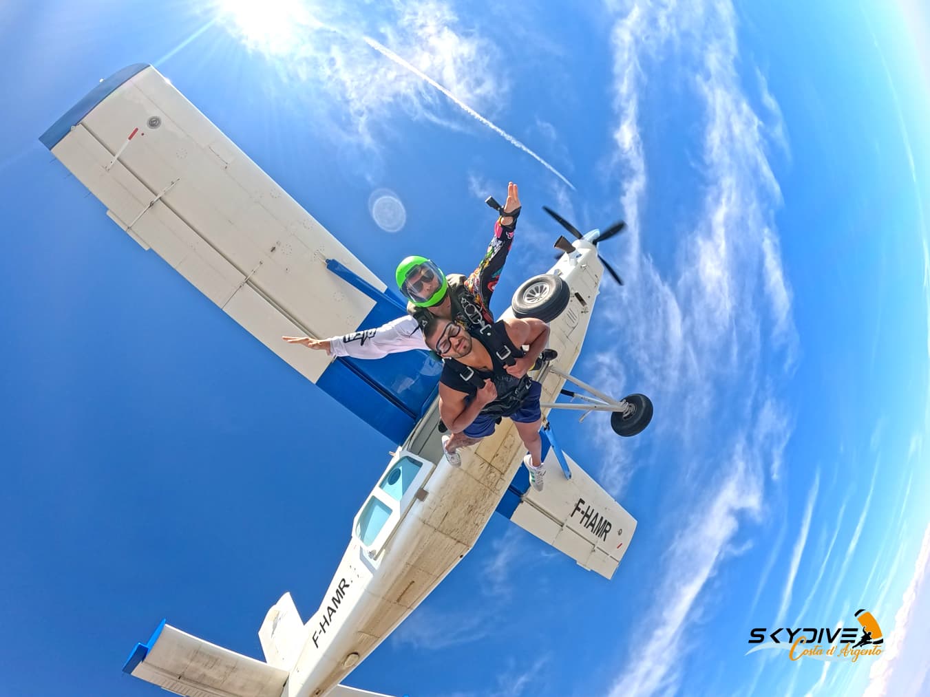 A tandem pair leaving the aircraft